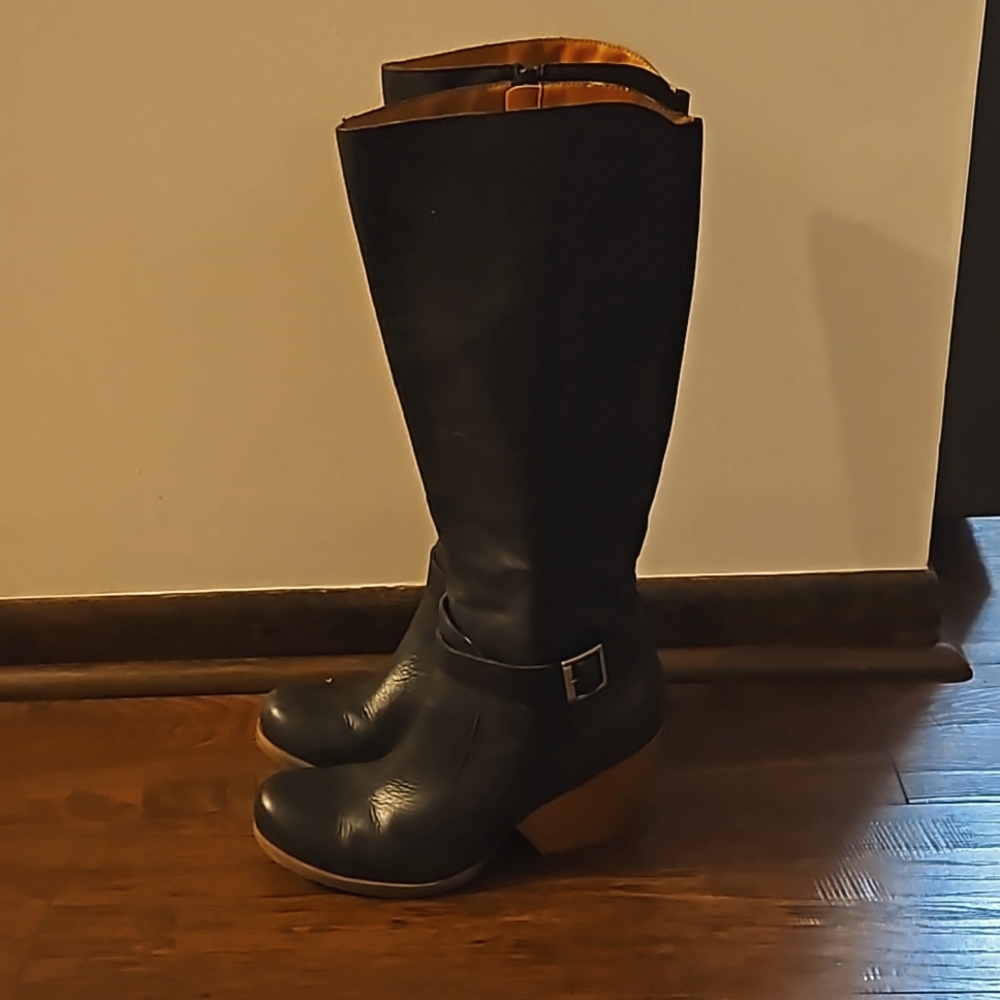 KORK-EASE knee-high leather wedge
